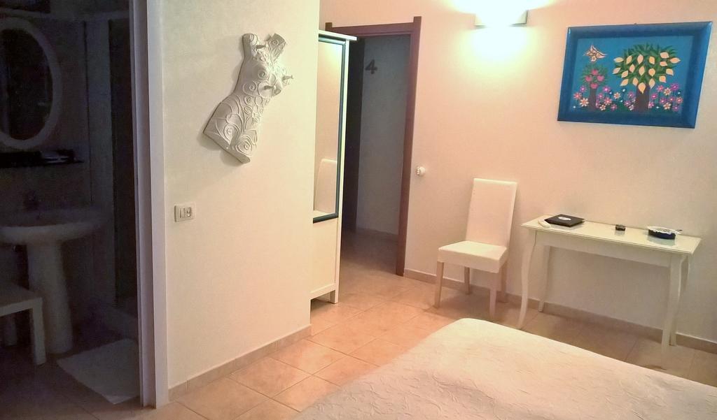 La Jacaranda Hotel SantʼAntìoco Kültér fotó